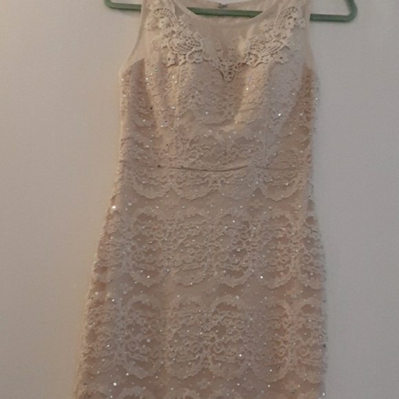 Dresses & Skirts - 🌞🌞🌞Beige lace dress 🤎🤍🤎🤍